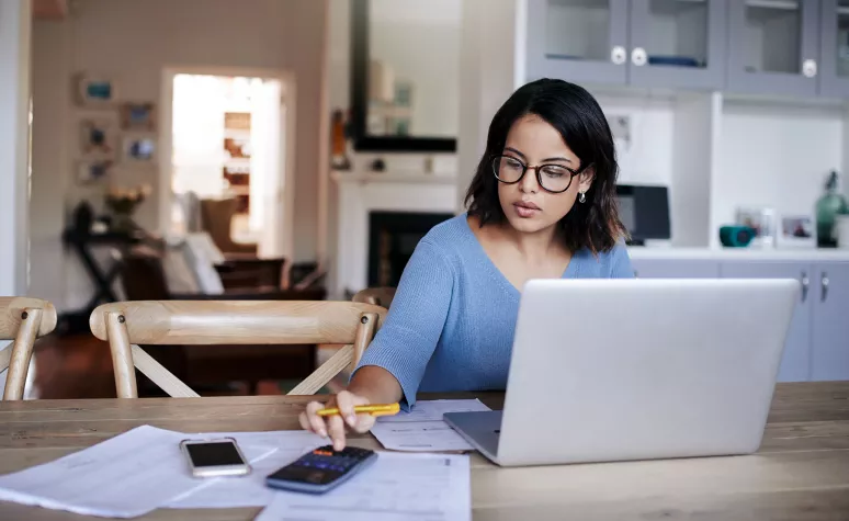 An Edward Jones client uses the retirement calculator to plan her financial future.