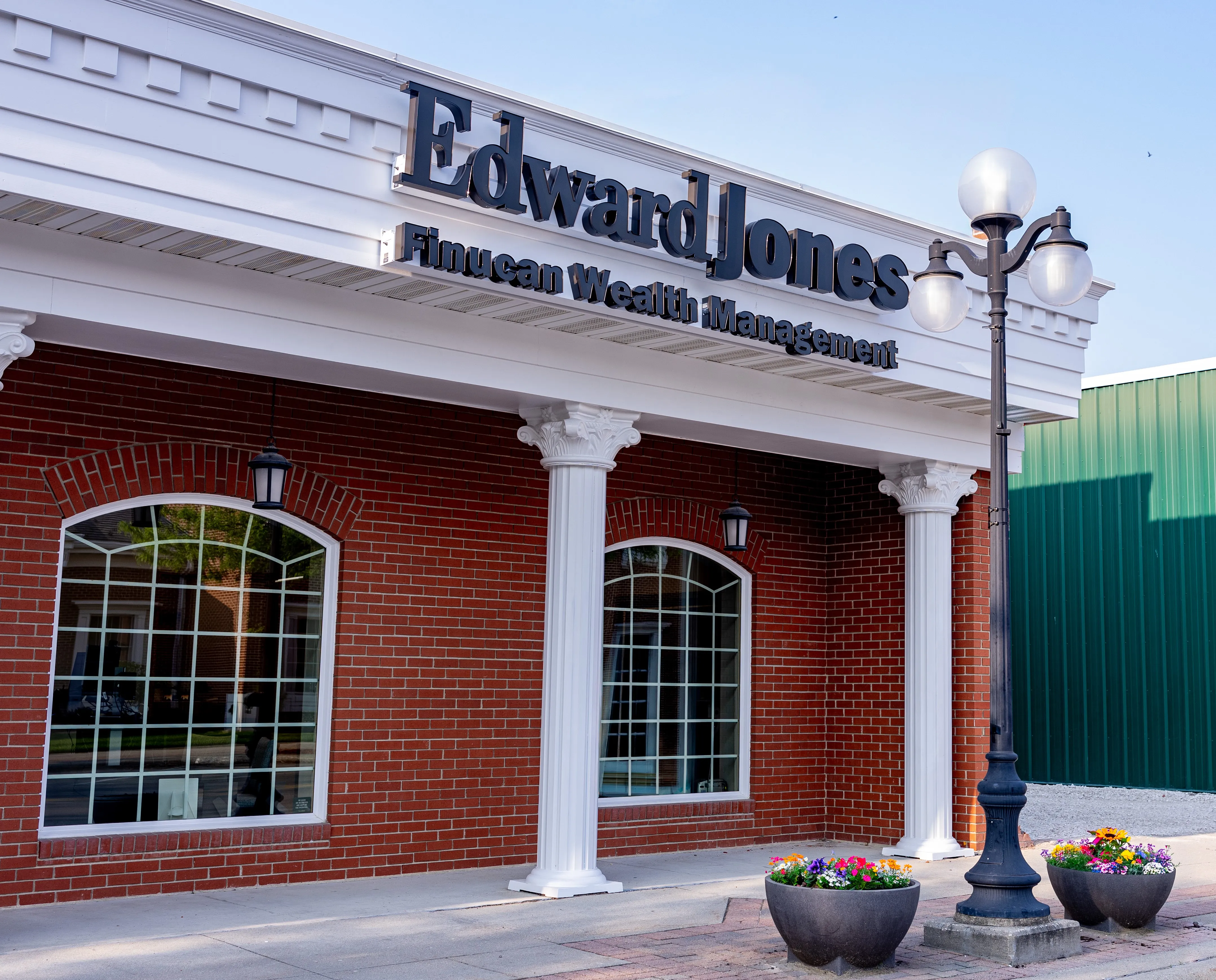 ej-finutech-office-management-us
